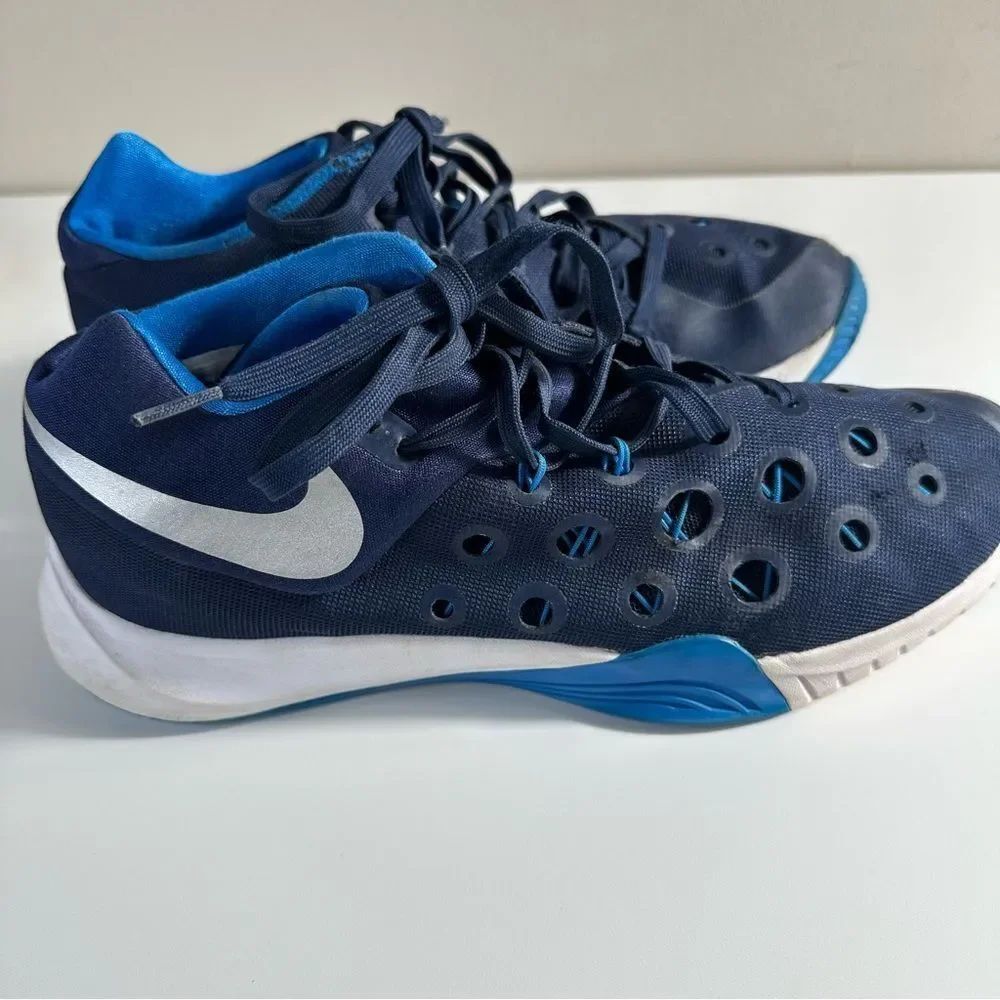 Nike Zoom Hyperquickness
3 Navy Blue Basketball